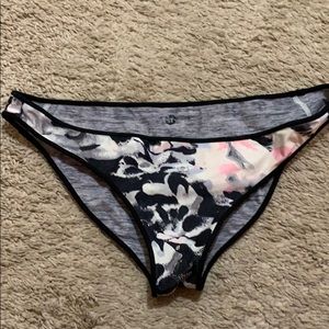 Reversible swimsuit bottoms